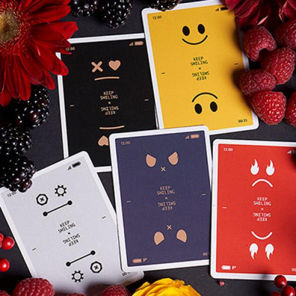 Keep Smiling Pearl Gold V2 Playing Cards by Bocopo